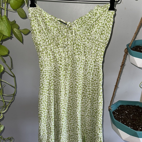 ASTR The Label Avalee Disty Floral Midi Dress NWT - Picture 4 of 8